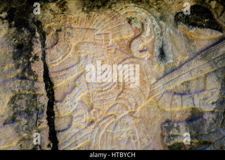 Incisioni nella piattaforma di Venere presso le antiche rovine Maya di Chichen Itza - Yucatan, Messico Foto Stock