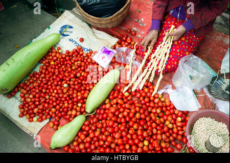 Myanmar (ex Birmanie). Nyaung Shwe. Lo stato di Shan. Mercato. Pomodori Foto Stock