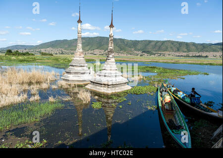Myanmar. Lago Sankar. Lo stato di Shan. Tempio di Takhaung Mwetaw, e la sua 236 stupa di cui alcune risalgono al XVIII secolo Foto Stock