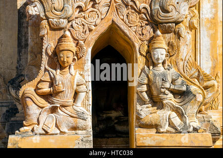 Myanmar. Lago Sankar. Lo stato di Shan. Tempio di Takhaung Mwetaw, e la sua 236 stupa di cui alcune risalgono al XVIII secolo Foto Stock