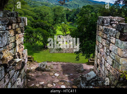 Vista del Grand Plaza in rovine Maya - Copan sito archeologico, Honduras Foto Stock