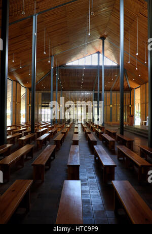 La fantastica architettura di interno Ka Don chiesa, Don Duong, Vietnam, Dalat campagna, Kadon cappella di legno, utilizzare la luce naturale in modo rispettoso dell'ambiente Foto Stock