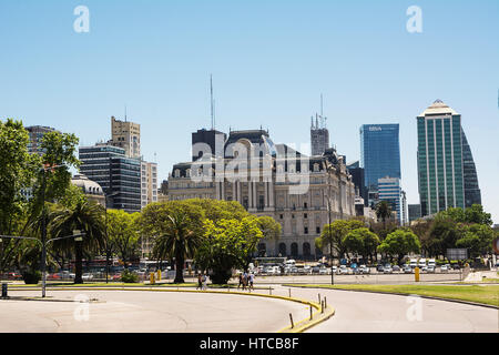 Buenos Aires, Argentina - 5 Novembre 2016: Palazzo del Centro Cultural Kirchner a Buenos Aires (Argentina) Foto Stock