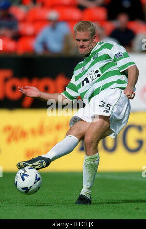 JOHAN MJALLBY Glasgow Celtic FC 15 Agosto 1999 Foto Stock