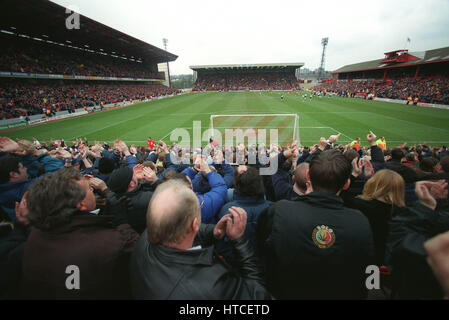 OAKWELL BARNSLEY FOOTBALL GROUND 16 Agosto 1999 Foto Stock