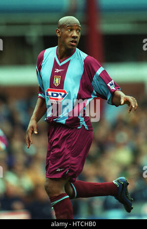 DION DUBLIN Aston Villa FC 16 Settembre 1999 Foto Stock