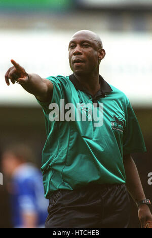 URIAH RENNIE arbitro di calcio 18 Settembre 1999 Foto Stock