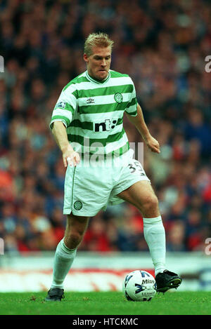 JOHAN MJALLBY Glasgow Celtic FC 07 Novembre 1999 Foto Stock