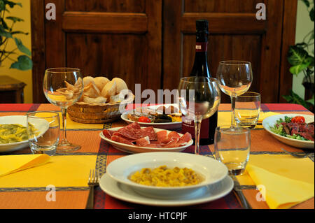 Il cibo italiano il ristorante italiano la tabella Foto Stock