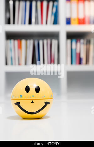 Smiley face timer uovo Foto Stock