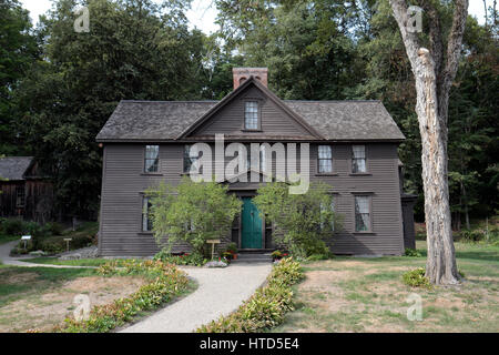 Orchard House, dove Louisa May Alcott impostato il suo "Piccole Donne" romanzo. 399 Lexington Road è ora una storica casa museo, Concord, Massachusetts, STATI UNITI D'AMERICA. Foto Stock