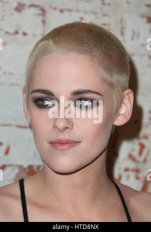 Los Angeles, Ca, Stati Uniti d'America. 08 Mar, 2017. Kristen Stewart, a Premiere di IFC Films' 'Personal Shopper' alla casa Carondelet In California il 08 marzo 2017. Credito: Fs/media/punzone Alamy Live News Foto Stock