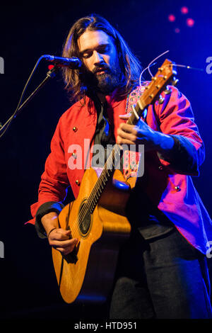 Trezzo sull'adda milano, Italia. 09Mar, 2017. Il cantante italiano-cantautore ANDREA BIAGIONI semifinalist del fattore X Italia 2016 esibirsi dal vivo sul palco di LiveClub apertura della mostra di Afterhours Credito: Rodolfo Sassano/Alamy Live News Foto Stock