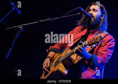 Trezzo sull'adda milano, Italia. 09Mar, 2017. Il cantante italiano-cantautore ANDREA BIAGIONI semifinalist del fattore X Italia 2016 esibirsi dal vivo sul palco di LiveClub apertura della mostra di Afterhours Credito: Rodolfo Sassano/Alamy Live News Foto Stock