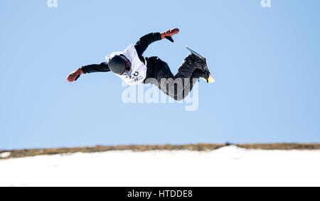 Sierra Nevada, Spagna. 10 marzo, 2017. Sebastien Konijnenberg (Francia) durante la qualitification di uomini Slopstyle del mondo FIS Campionati di Snowboard su Marzo 10, 2016 in Sierra Nevada, Spagna. Credito: David Gato/Alamy Live News Foto Stock