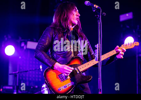 Trezzo sull'adda milano italia. 09 marzo 2017. L'alternativa italiana rock band AFTERHOURS suona dal vivo sul palco di LiveClub durante il 'Folfiri o Folfox: Club Tour 2017' Credit: Rodolfo Sassano/Alamy Live News Foto Stock