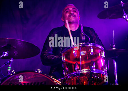 Trezzo sull'adda milano italia. 09 marzo 2017. L'alternativa italiana rock band AFTERHOURS suona dal vivo sul palco di LiveClub durante il 'Folfiri o Folfox: Club Tour 2017' Credit: Rodolfo Sassano/Alamy Live News Foto Stock