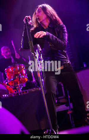 Trezzo sull'adda milano italia. 09 marzo 2017. L'alternativa italiana rock band AFTERHOURS suona dal vivo sul palco di LiveClub durante il 'Folfiri o Folfox: Club Tour 2017' Credit: Rodolfo Sassano/Alamy Live News Foto Stock