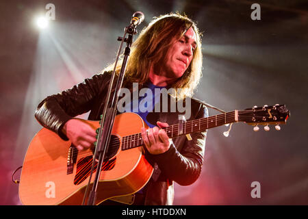 Trezzo sull'adda milano italia. 09 marzo 2017. L'alternativa italiana rock band AFTERHOURS suona dal vivo sul palco di LiveClub durante il 'Folfiri o Folfox: Club Tour 2017' Credit: Rodolfo Sassano/Alamy Live News Foto Stock