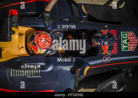 Montmelo, Catalogna, Spagna. Decimo Mar, 2017. MAX VERSTAPPEN (NED) del team Red Bull al pit-stop al giorno 8 di un test di Formula Uno al Circuit de Catalunya Credito: Matthias Oesterle/ZUMA filo/Alamy Live News Foto Stock