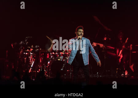 Glasgow, Regno Unito. 10 marzo 2017. La cantante e cantautrice canadese Abel Makkonen Tesfaye, conosciuta professionalmente come The Weeknd, si esibisce sul palco della SSE Hydro di Glasgow. Roberto Ricciuti/Alamy Live News Foto Stock