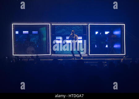 Glasgow, Regno Unito. 10 marzo, 2017. Cantante americana Bryson timone esegue sul palco del SSE idro, Glasgow. Roberto Ricciuti/Alamy Live News Foto Stock