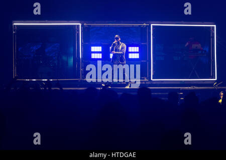 Glasgow, Regno Unito. 10 marzo, 2017. Cantante americana Bryson timone esegue sul palco del SSE idro, Glasgow. Roberto Ricciuti/Alamy Live News Foto Stock