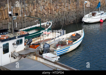 Le barche nel porto a Crail in Scozia Foto Stock