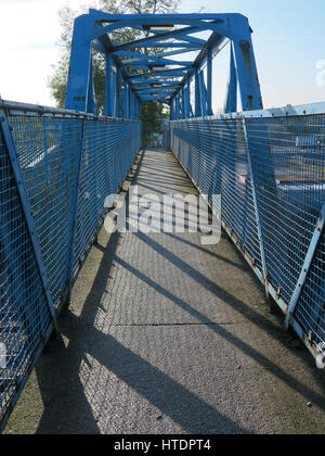 Piede in ghisa ponte su Lincoln stazione ferroviaria Foto Stock