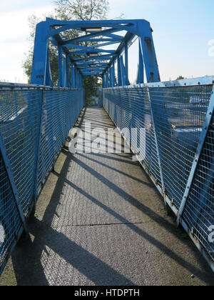 Piede in ghisa ponte su Lincoln stazione ferroviaria Foto Stock