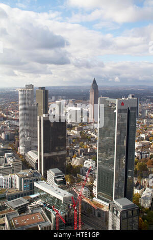 Francoforte, Germania - 6 Novembre 2016: Francoforte visto dalla parte superiore della torre principale grattacielo Foto Stock