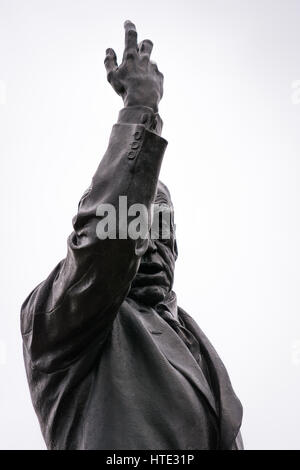 Edward Carson statua in motivi di Stormont station wagon. Foto Stock