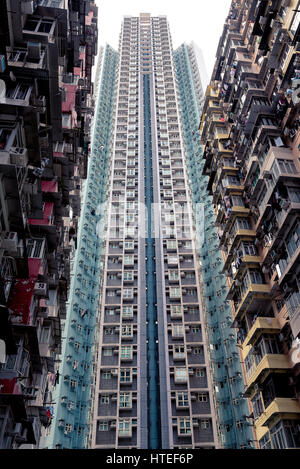 Tipico alto edificio residenziale di Hong Kong Foto Stock