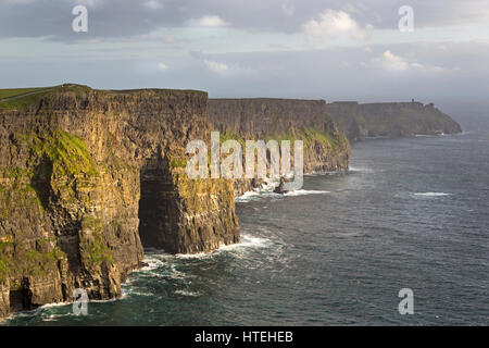 Cliff, scogliere di Moher, County Clare, Irlanda Foto Stock