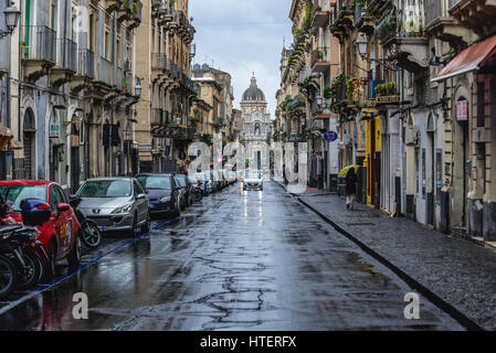 Cattolica Romana Cattedrale metropolitana di Sant'Agata visto da Giuseppe Garibaldi Street nella città di Catania, sul lato est della Sicilia Isola, Italia Foto Stock