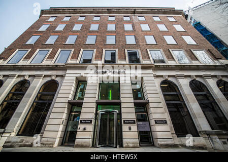 BUPA House, sede della società di sanità privata a Holborn, Londra, Regno Unito Foto Stock