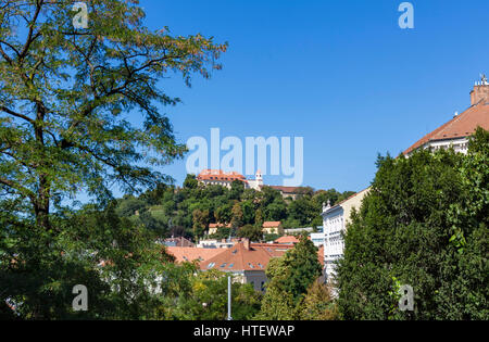 Brno, Repubblica Ceca. Vista verso il castello di Špilberk dalle mura della città vecchia, Brno, Moravia Repubblica Ceca Foto Stock