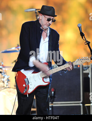 Pete Townsend di chi compie durante il Halftime spettacolo al Sunlife stadium per il Super Bowl XLIV il 7 febbraio 2010 a Miami in Florida Foto Stock