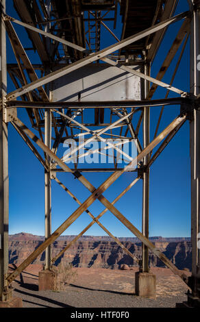 Cavo abbandonati linea tramviaria di miniera al Guano Point - West Rim del Grand Canyon, Arizona, Stati Uniti d'America Foto Stock