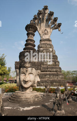 La bizzarra arte religiosa sculpture garden Sala Kaew Ku in Nong Khai in Thailandia Foto Stock