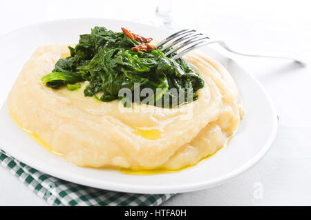 Fava purea di spinaci. Foto Stock