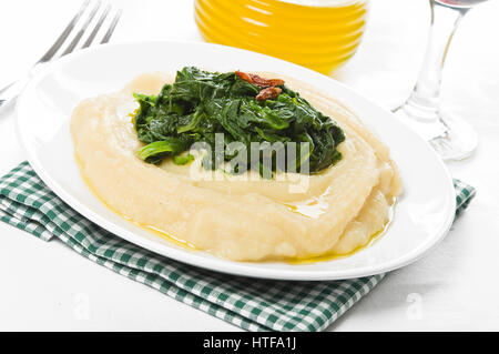 Fava purea di spinaci. Foto Stock