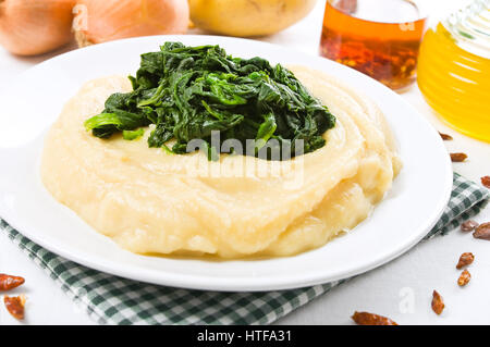 Fava purea di spinaci. Foto Stock
