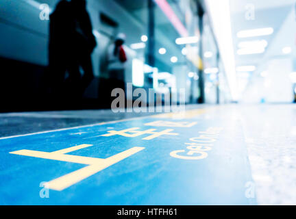 Terreno e passeggero stazioni della metropolitana Foto Stock