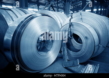 La produzione di acciaio zincato di mulino. Foto Stock