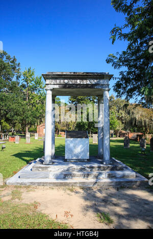 Tomba di Button Gwinnett, firmatario della dichiarazione di indipendenza americana, coloniale Cimitero Parco a Savannah, Georgia. Foto Stock