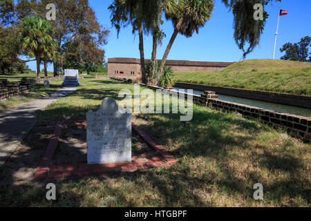 Marcatore memoriale al tenente Rowan, soldato morto nella costruzione di Fort Pulaski. Foto Stock