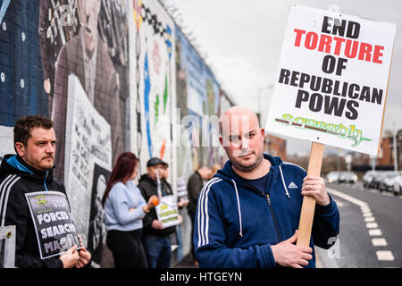 Belfast, Irlanda del Nord. 11 mar 2017 - repubblicano irlandese prigionieri Welfare Association (IRPWA) tenere una manifestazione di protesta per evidenziare il trattamento dei prigionieri repubblicani in HMP Maghaberry prigione. Foto Stock