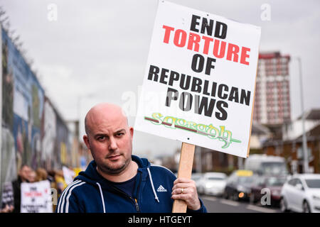 Belfast, Irlanda del Nord. 11 mar 2017 - repubblicano irlandese prigionieri Welfare Association (IRPWA) tenere una manifestazione di protesta per evidenziare il trattamento dei prigionieri repubblicani in HMP Maghaberry prigione. Foto Stock