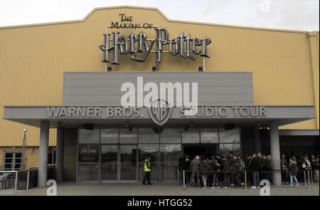Londra, Regno Unito. 08 Mar, 2017. La Warner Bros" Harry Potter studio a Londra, Regno Unito, 08 marzo 2017. Il Harry Potter studios sono attualmente in fase di ampliamento. La foresta proibita sarà aperto al pubblico il 31 marzo 2017. Foto: Leonard Kehnscherper/dpa/Alamy Live News Foto Stock